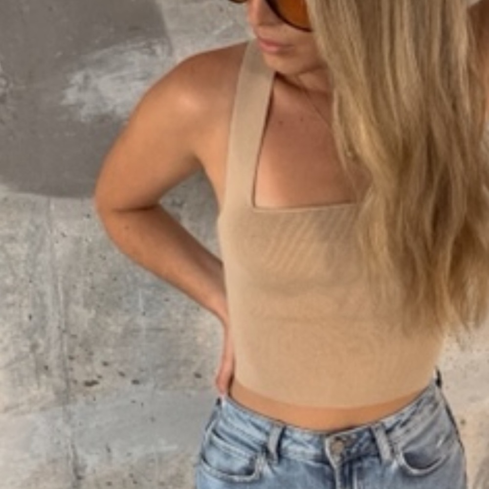Lelis beige cropped tank